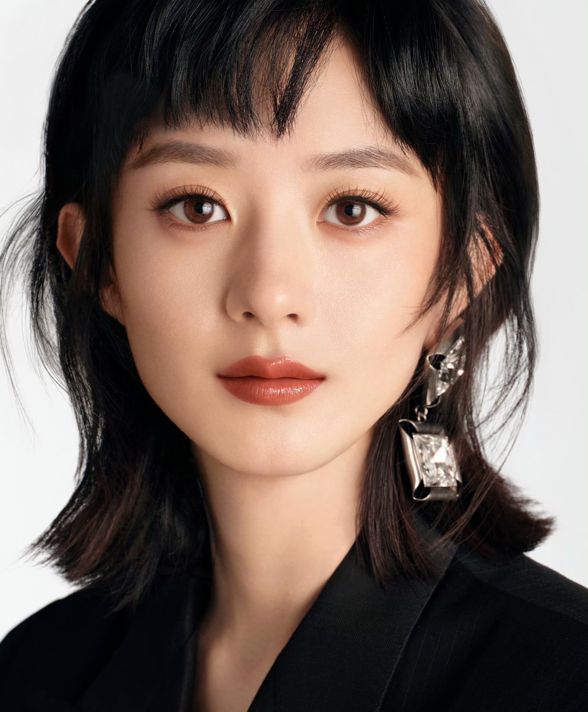 赵丽颖  zly纪梵希全球彩妆代言人赵丽颖﻿ zly赵丽颖维达品牌代言人 世界的