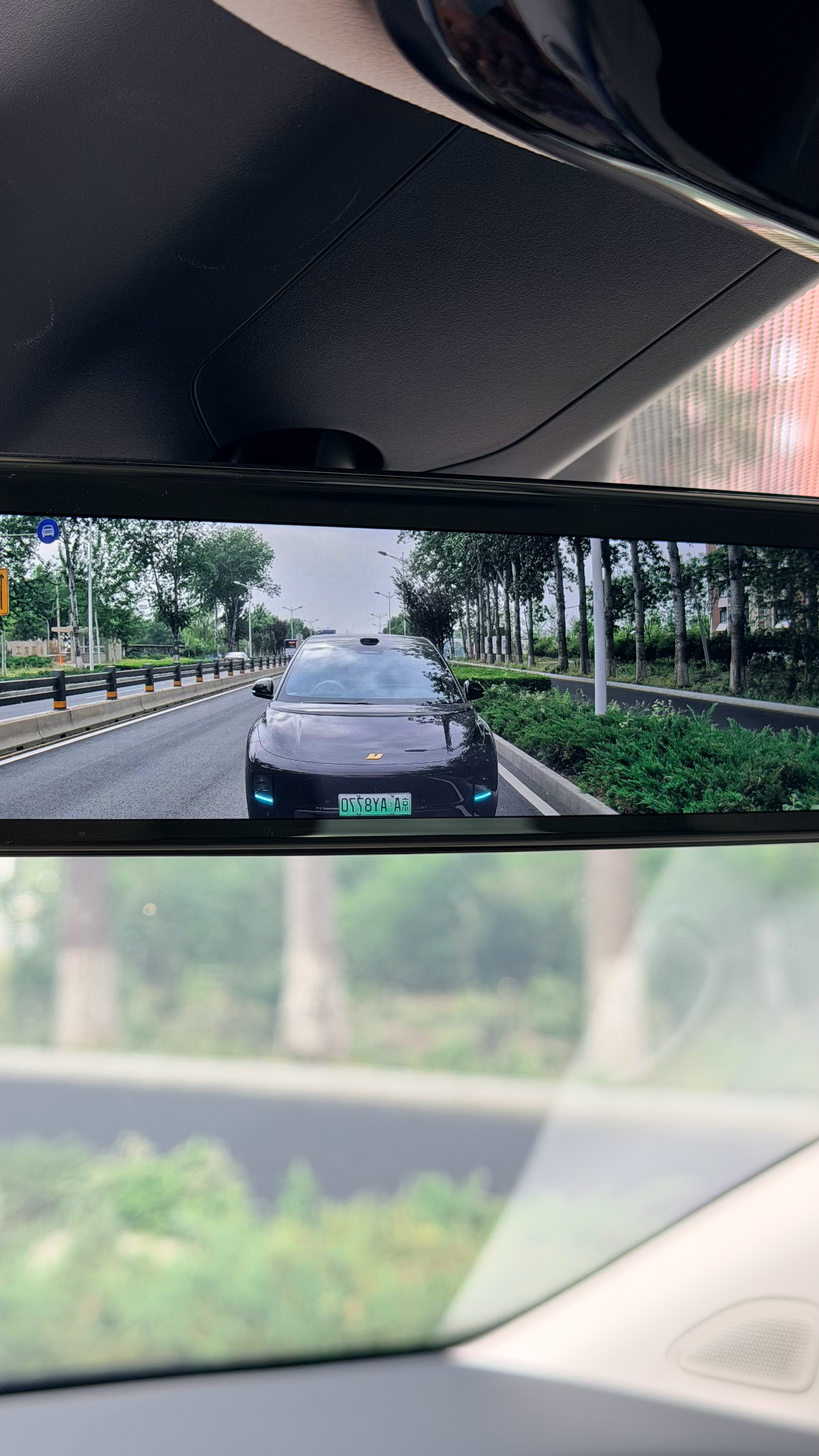 黑色从前脸是真看不出来是 i6还是 i8理想i8