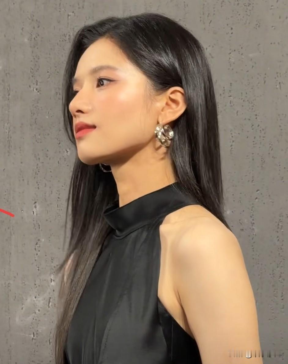 张婧仪生图


张婧仪本人太漂亮了，怼脸生图太惊艳了好美！状态太好了！