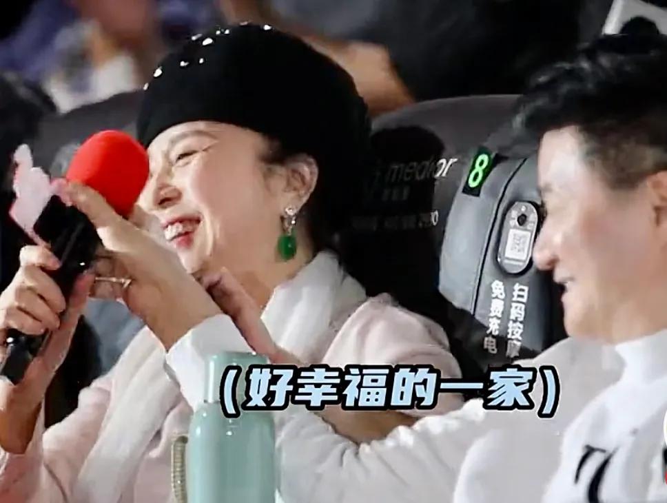 范丞丞飞驰人生2首映。
爸爸妈妈都来了，真好，爸爸妈妈颜值气质在线很高，谁能看出