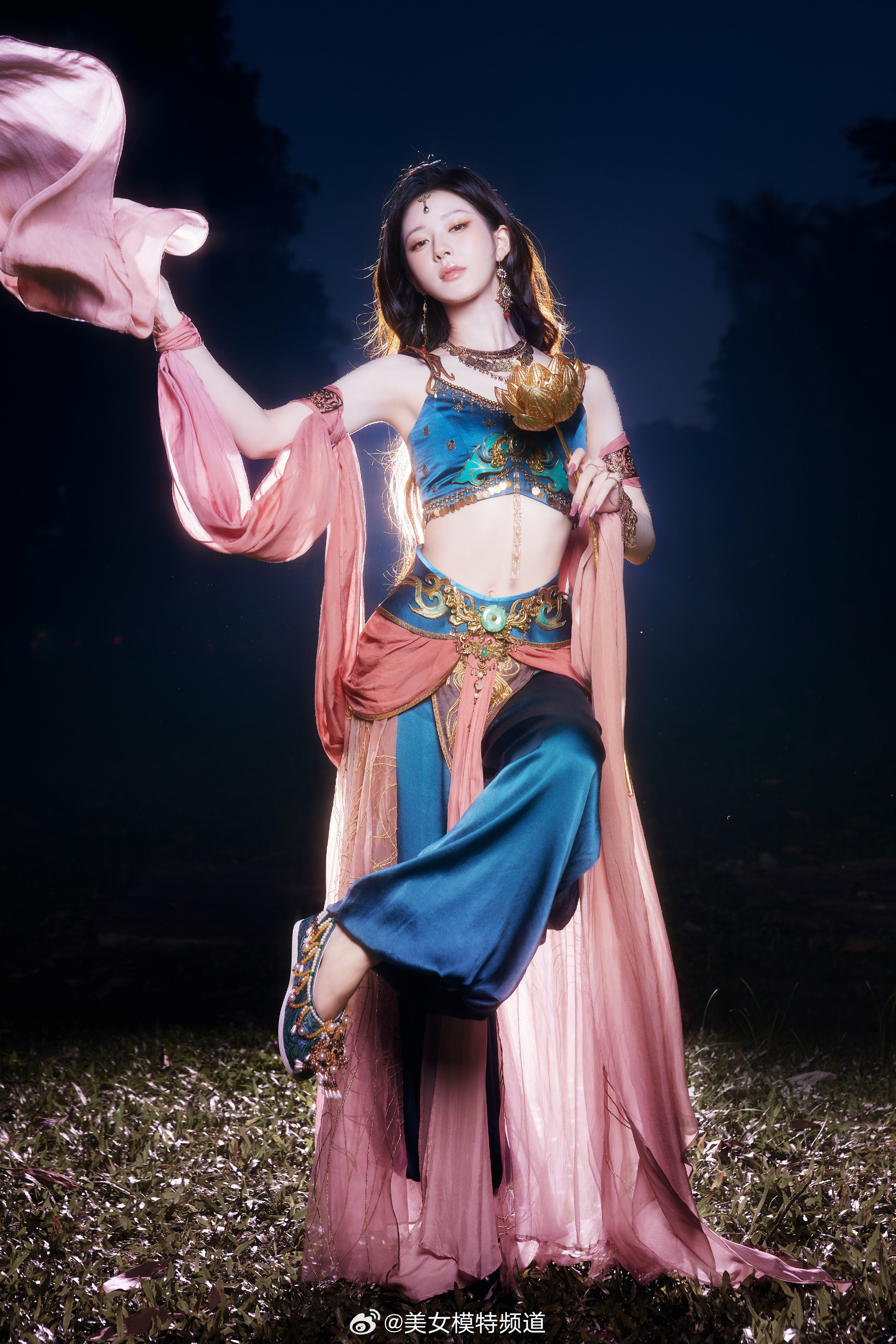 赵露思异域风情美人出镜 ​​​
