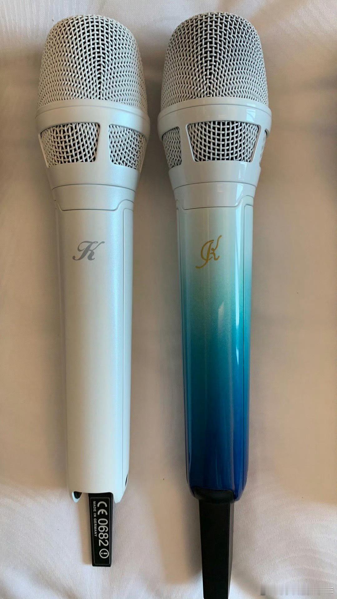 看第一张像新小白但是看第三张还是小白，蓝色是不是灯光反的蓝光 