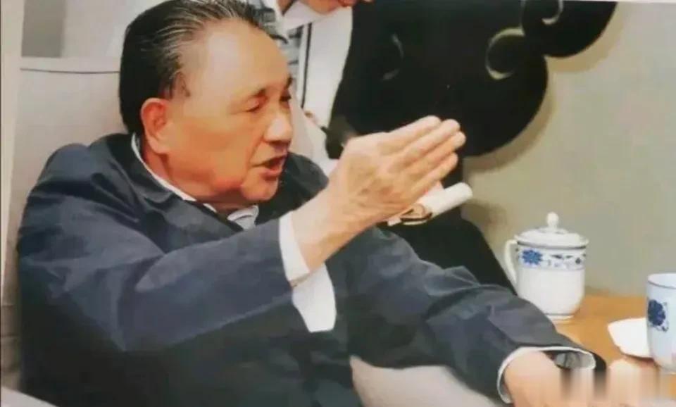 晚年，83岁的邓小平曾说：“听说有个写淮海战役的话剧，你们知道不知道？那个话剧讲