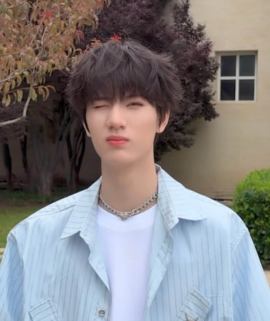 他的emoji😣 ​​​