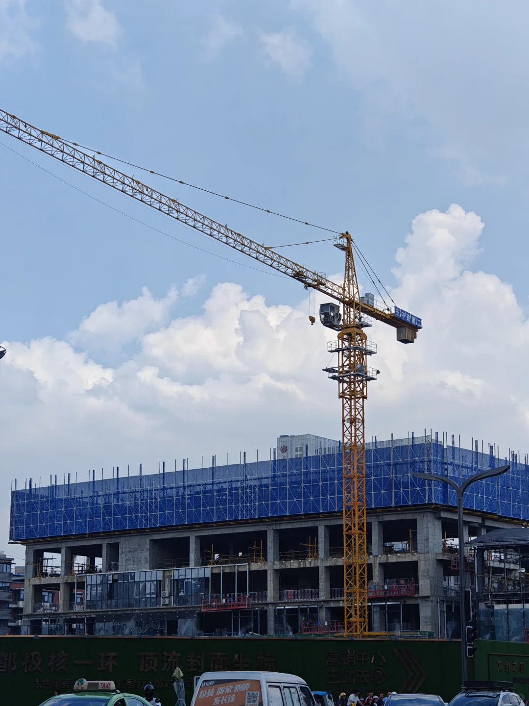 成都饭店原址建新貌【锦城里】，院落冒头了。 复工仪式上官宣了成都饭店原...