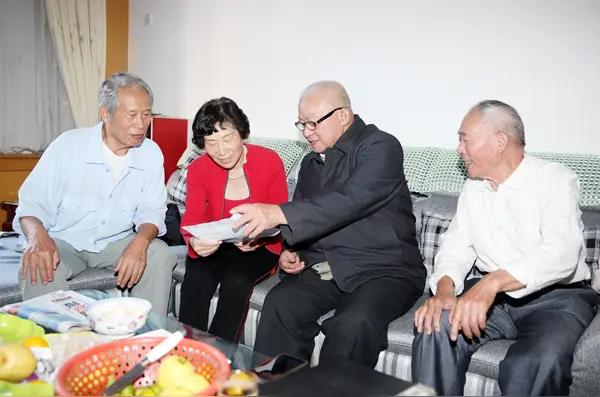 提高基层收入养老金，激活经济良性大循环
 
中国经济想要实现真正的内生增长、良性