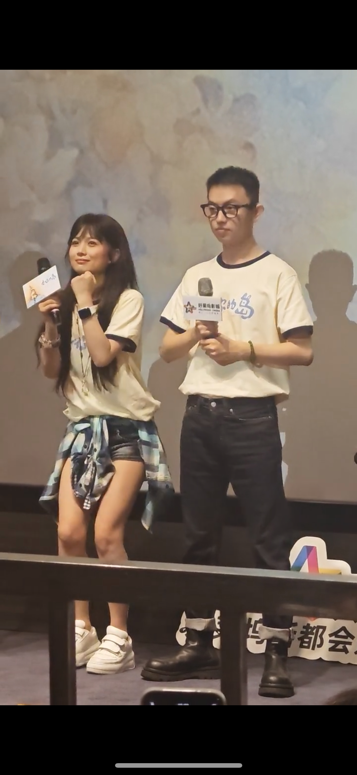夏天妹妹 E人在哪都是GIF谁被这个画面反差戳中！夏天妹妹妥妥标准E人，无时无刻