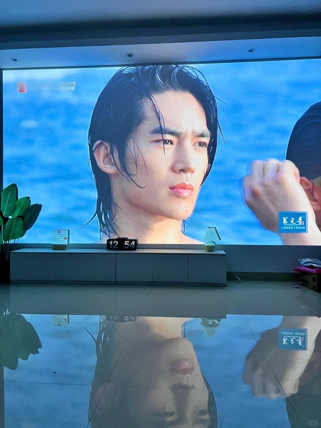 买不起Vision Pro的，都去给我买投影仪！！

太震撼了这个效果！
我算明