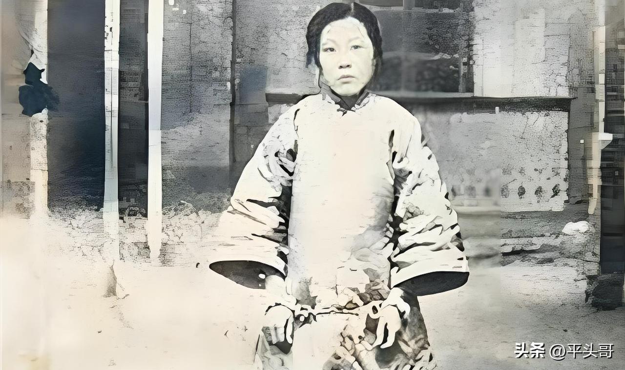 1925年1月，东北名震一时的女匪首"双枪驼龙"张淑贞（又名张素贞），在长春春香