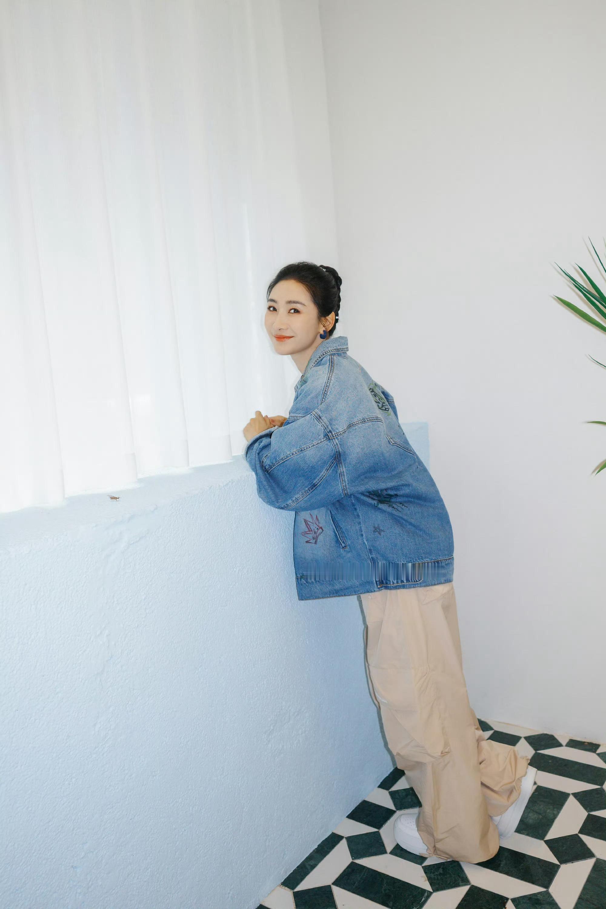 陶昕然萧蔷十指紧扣入场《乘风2026》一公路透，和萧蔷十指紧扣入场！姐姐加油 