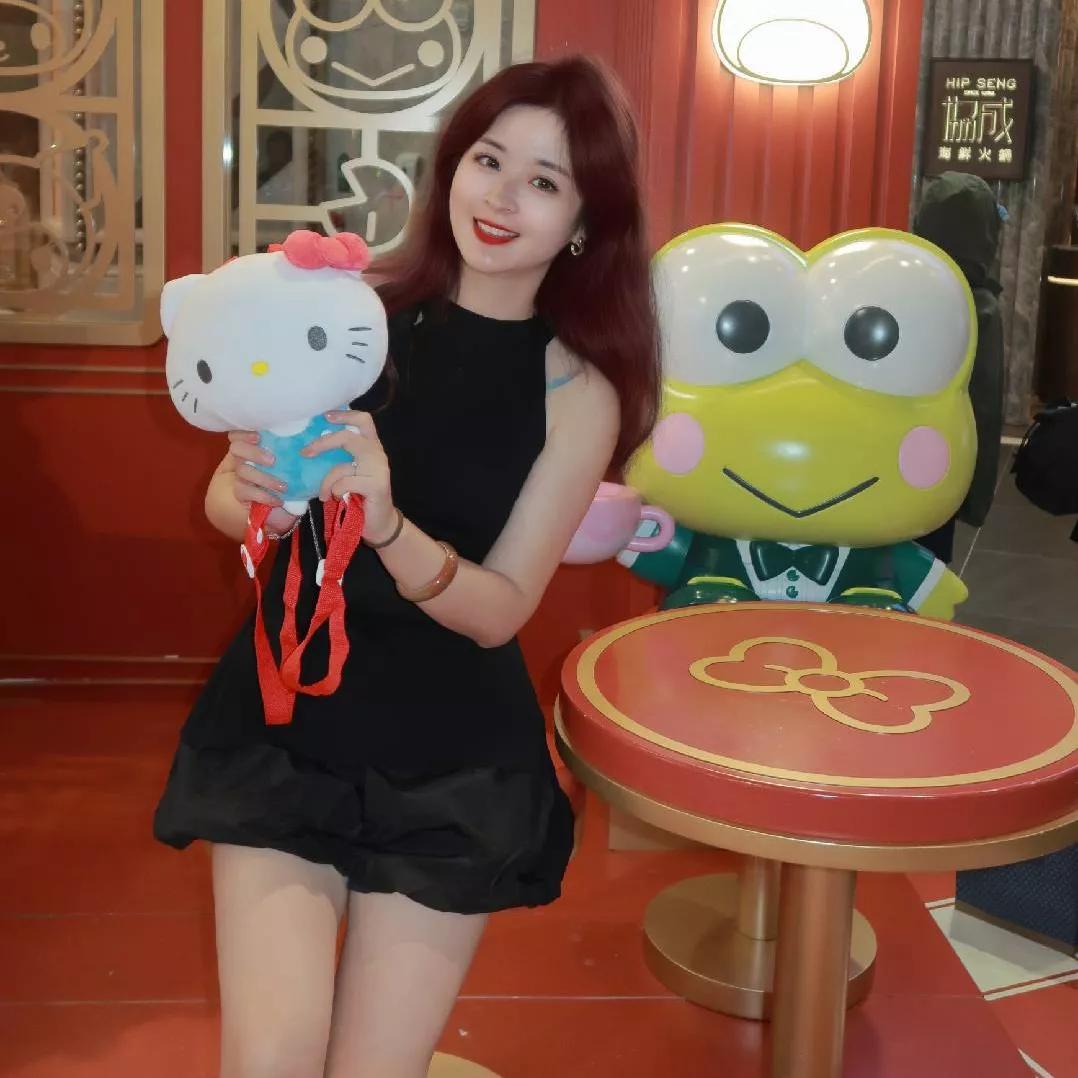 打卡Hello Kitty主题餐厅，萌趣满满的一天！盲盒主题餐厅 三丽鸥餐厅 沈