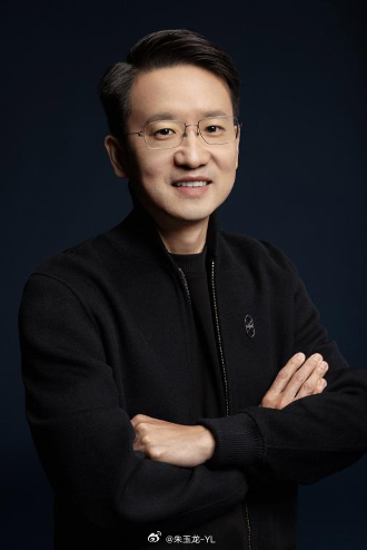 智界汽车刚刚官宣，郭锐博士出任董事长兼CEO，全面负责公司经营。从履历看，他是少