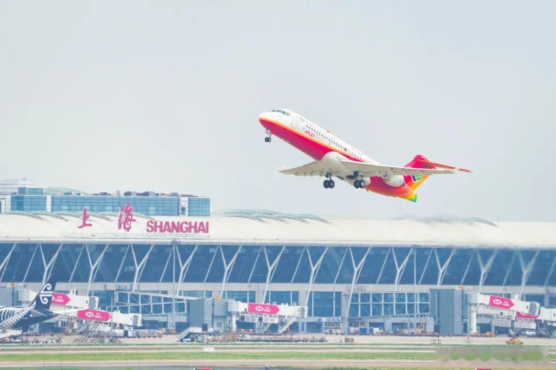 6月5日，中国商飞公司一架ARJ21支线飞机和一架C919大型客机，分别从上海浦