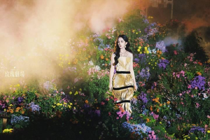 杨幂  生活不论好坏，每天都是限量版，永远乐观自信，永远积极向上，别让世俗，淹没