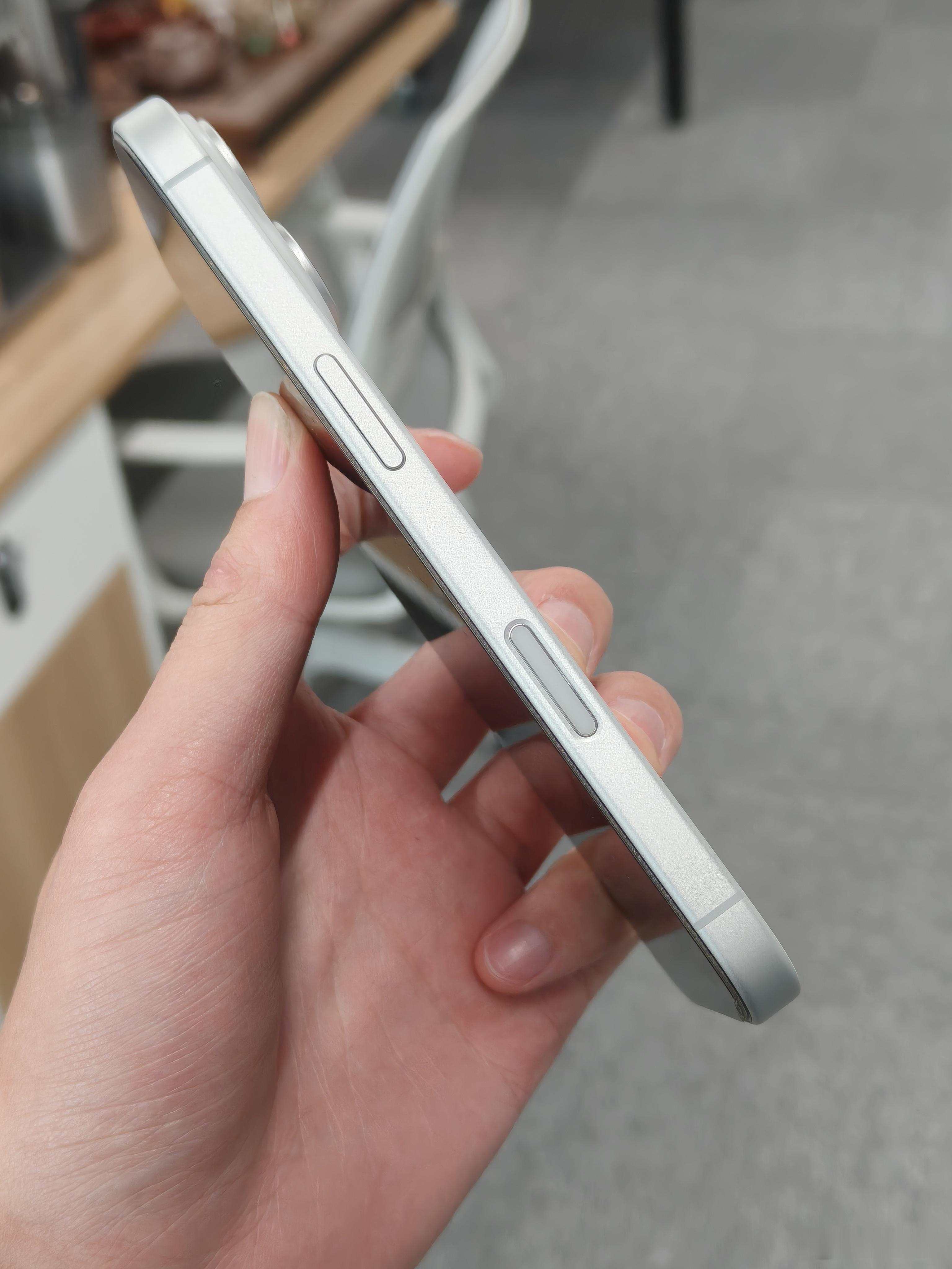 哪些手机功能是厂商一厢情愿虽然已经吐槽过好多遍了，手机侧边的相机拍照键。从没见过