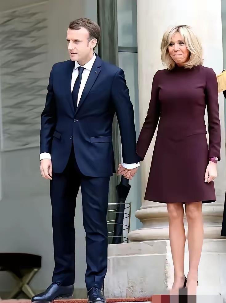 马克龙和布丽吉特的爱情一直是大家茶余饭后的谈资。我跟老公吐槽马克龙为啥不找个年轻