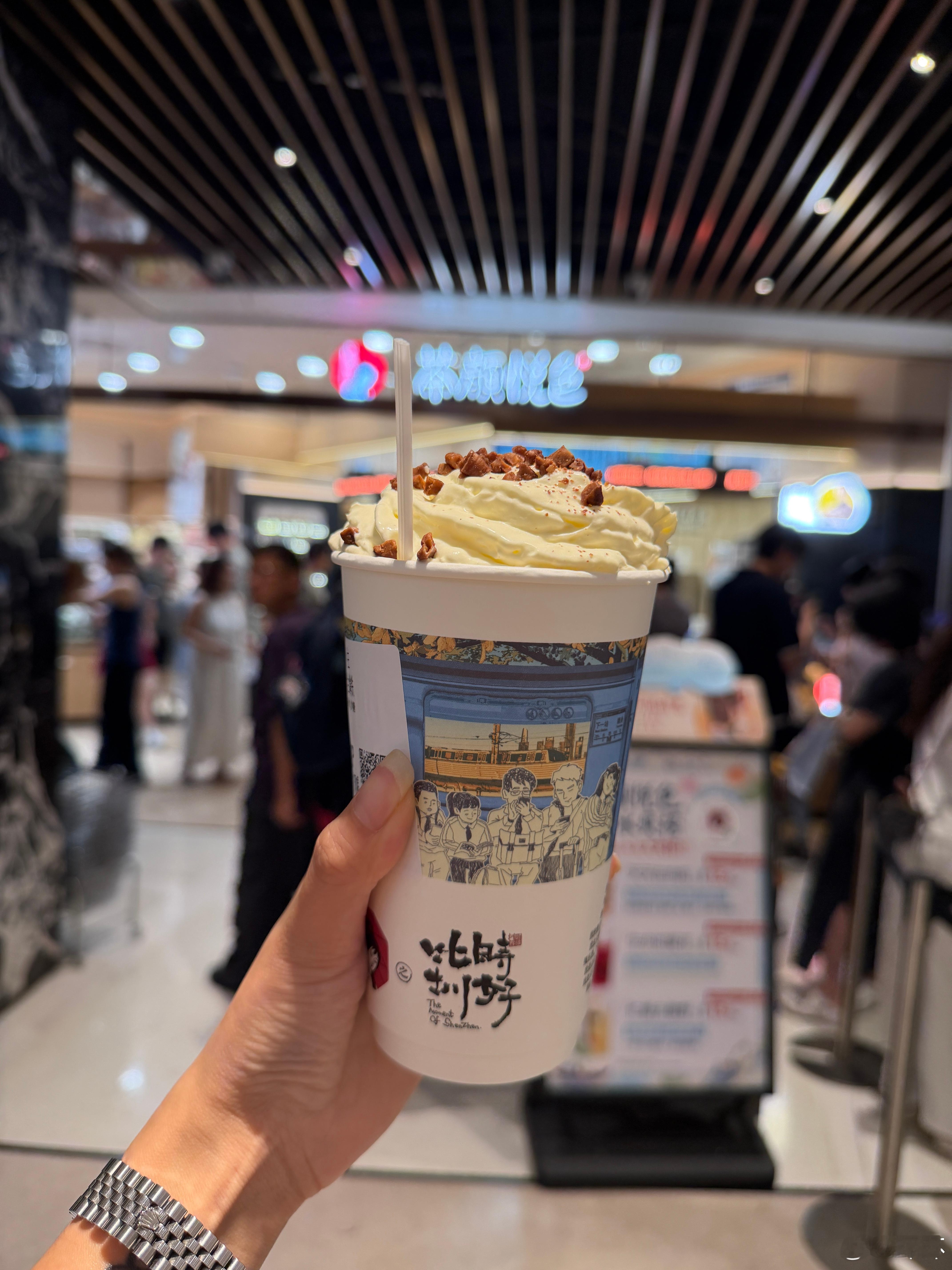 忽然发现万象天地开了家茶颜悦色，这不高低得来一杯