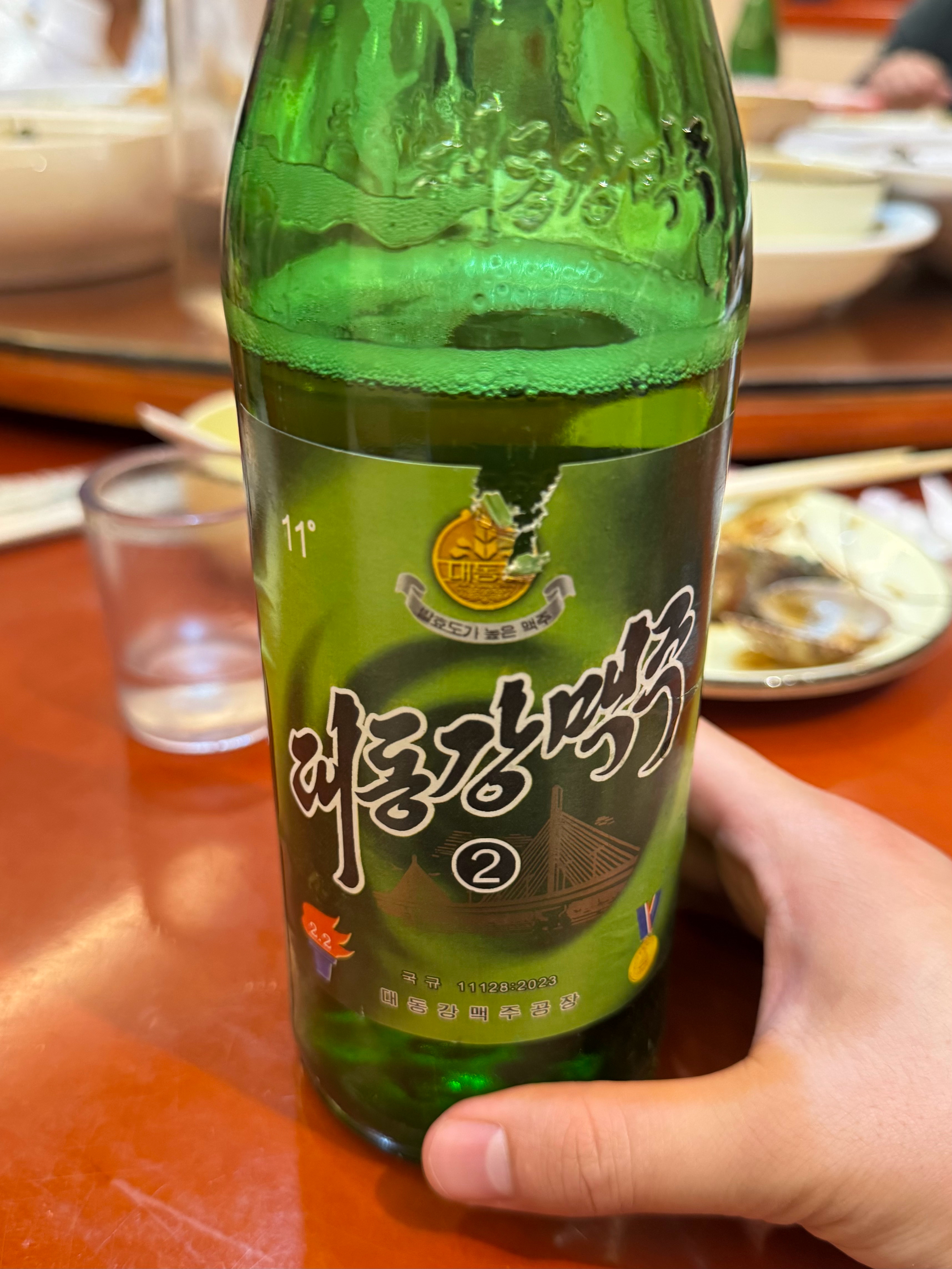 第一次喝朝鲜啤酒可一点也不好喝[二哈] ​​​