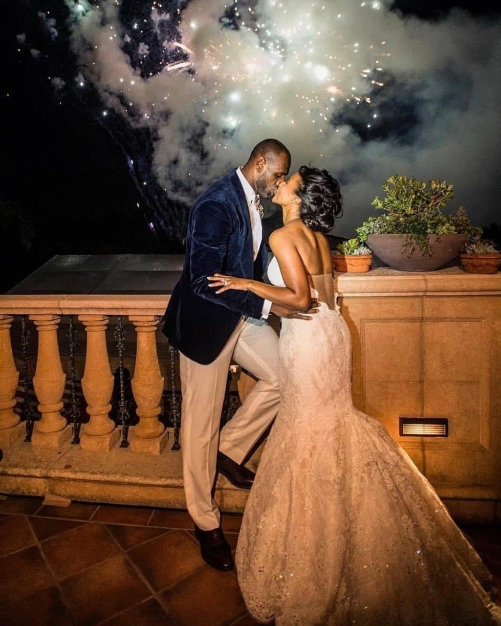 马上要到五一了，最近一直在为自己的婚礼做准备，有很多东西要搞。你们有没有过来人，