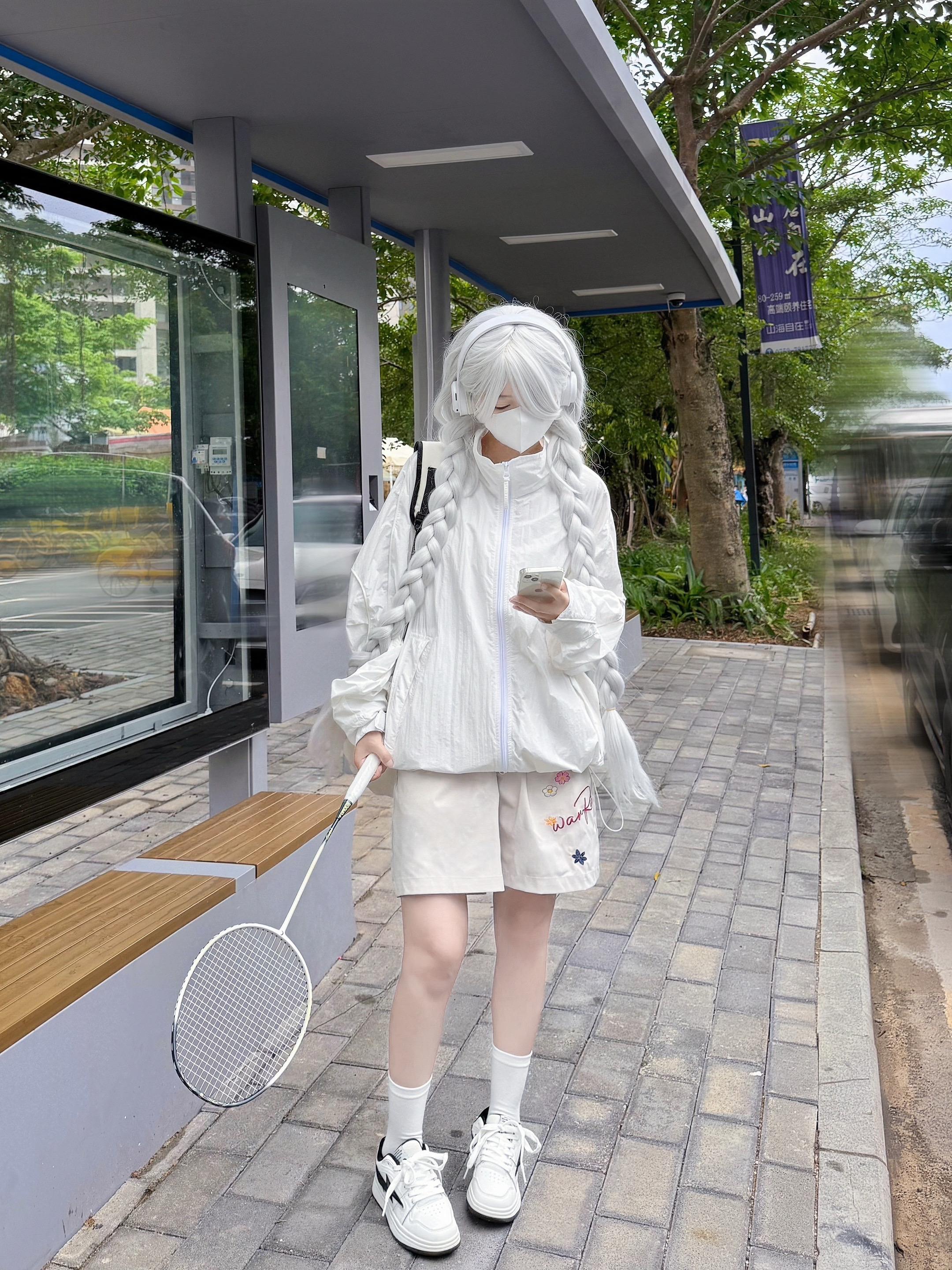 白色系。