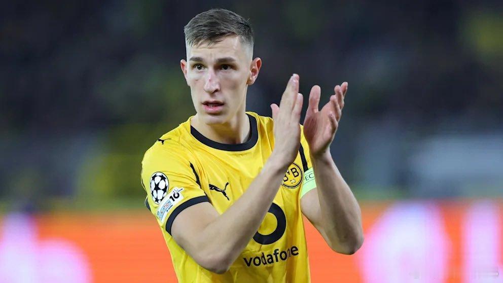 🚨【緋聞球員動態】在上周與博德閃耀的歐冠比賽的前一星期，多特蒙德和尼科·施洛特