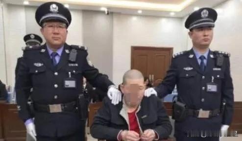 披着羊皮的狼！
湖南一名曾被评为高级人才的小学校长性侵多名女学生

据新京报报道