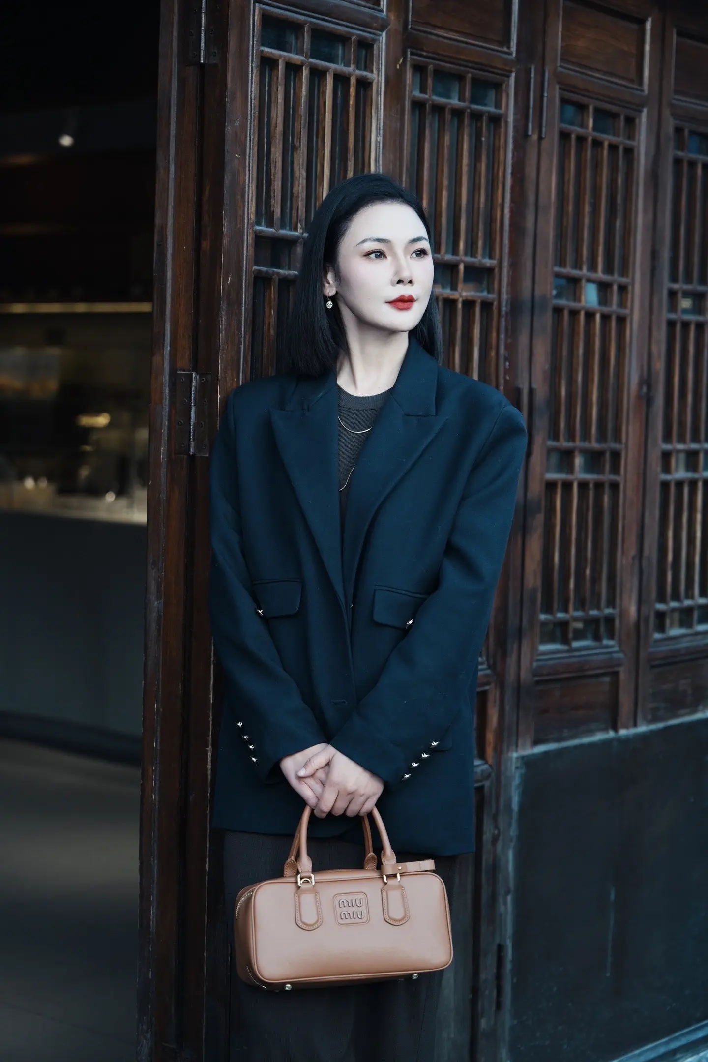 “什么都要经历，什么都会过去。” （我走的很慢，但我从不后退，我们终其...