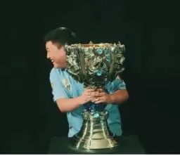 还记得你第一次接触S赛是什么时候吗？我第一次接触世界赛是2013年的全球总决赛，