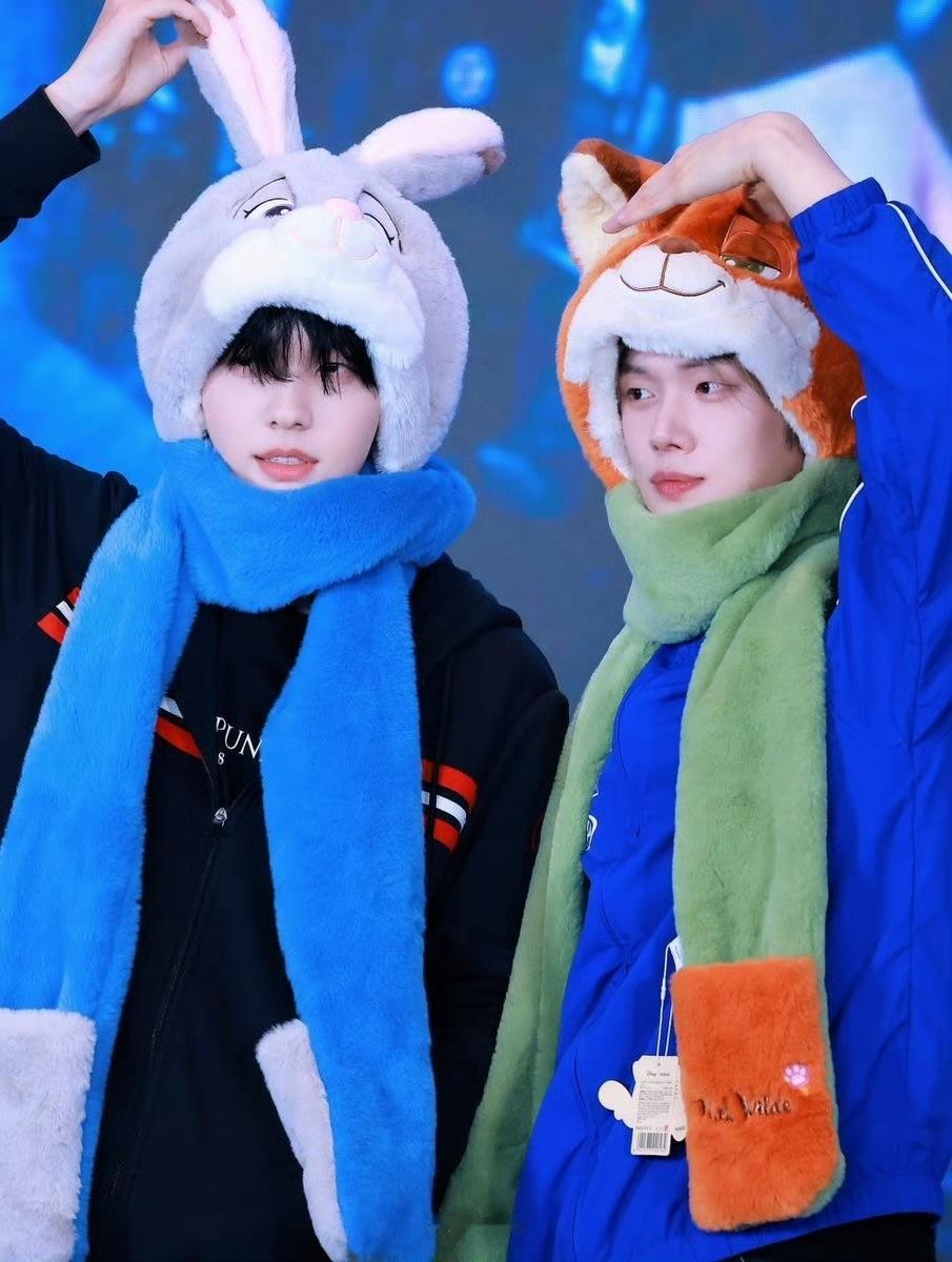 娱乐[超话]崔然竣崔秀彬再现尼克朱迪崔然竣崔秀彬尼克朱迪签售梦回23年了！！ ​