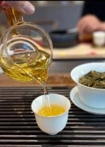 调查发现：糖尿病患者若长期大量喝茶，身体或将迎来这5个变化。

很多糖尿病患者平