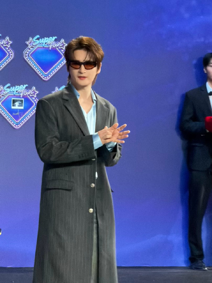 0713集体回春了0713成员回春了 王铮亮最近露面一次比一次状态好，音乐人的气