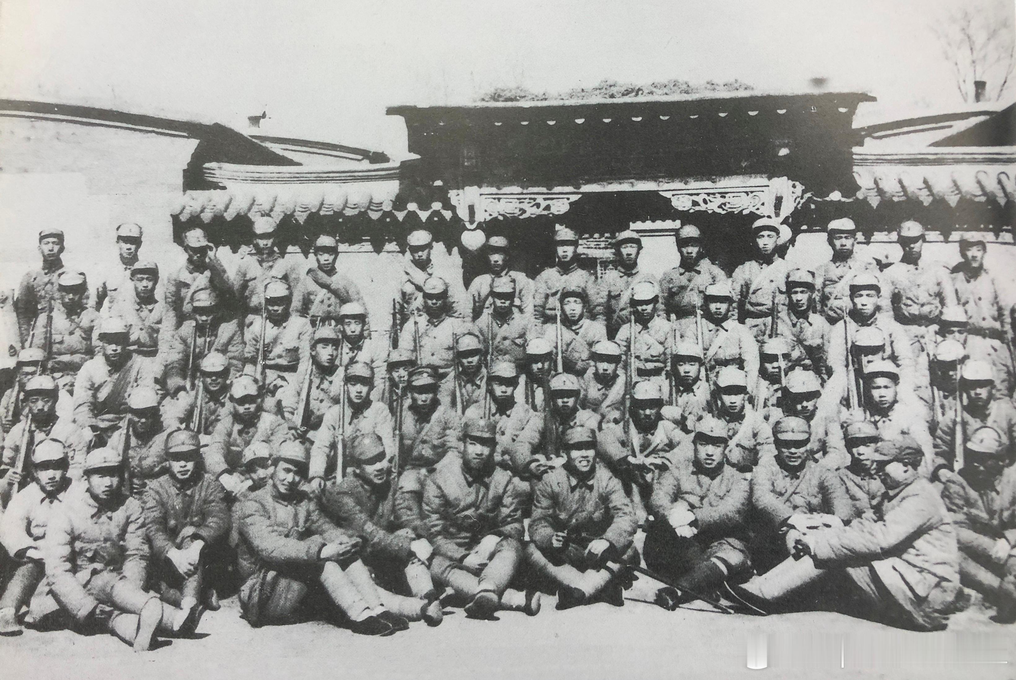 1943年冀东12团滦东教导队举办培训班，将部队骨干培训成连、排干部军事历史全触