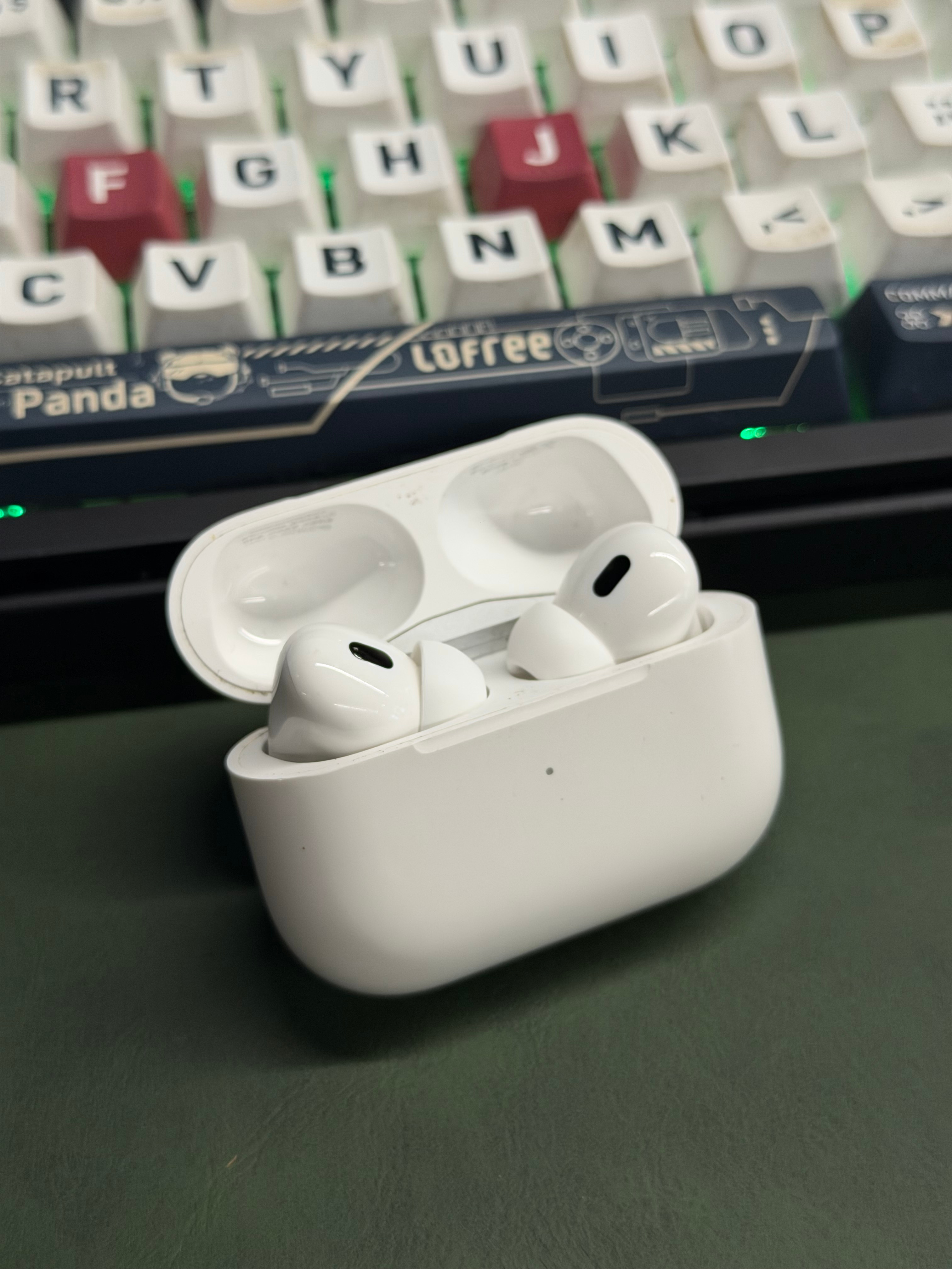 苹果更新AirPods4等多款耳机 啊…怎么就上热搜了不就是给耳机更新个新固件吗