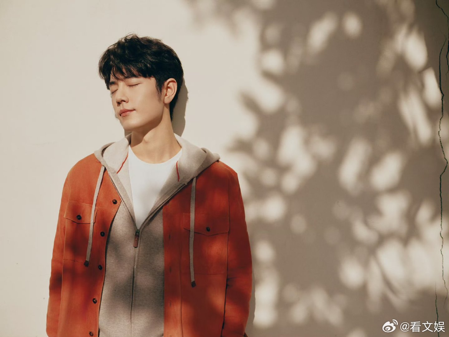 肖战更吸引人的是气质 肖战更吸引人的是气质 ，很难不赞同啊，何况再加一张权威的脸