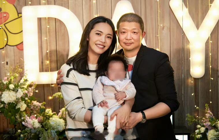 姚晨曹郁官宣离婚感情的事向来如人饮水，冷暖自知。姚晨和曹郁选择体面分开，也是对彼