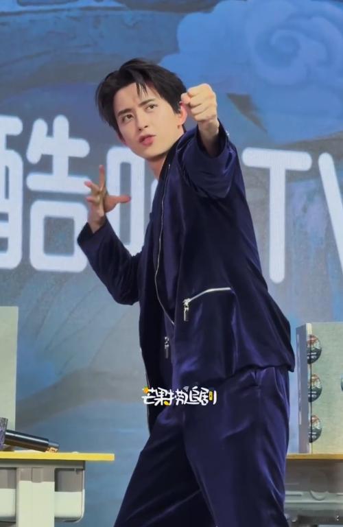 敖瑞鹏抽象剧宣完全不ooc 被敖瑞鹏的剧宣片段逗得开怀大笑，不走传统的宣发路线，