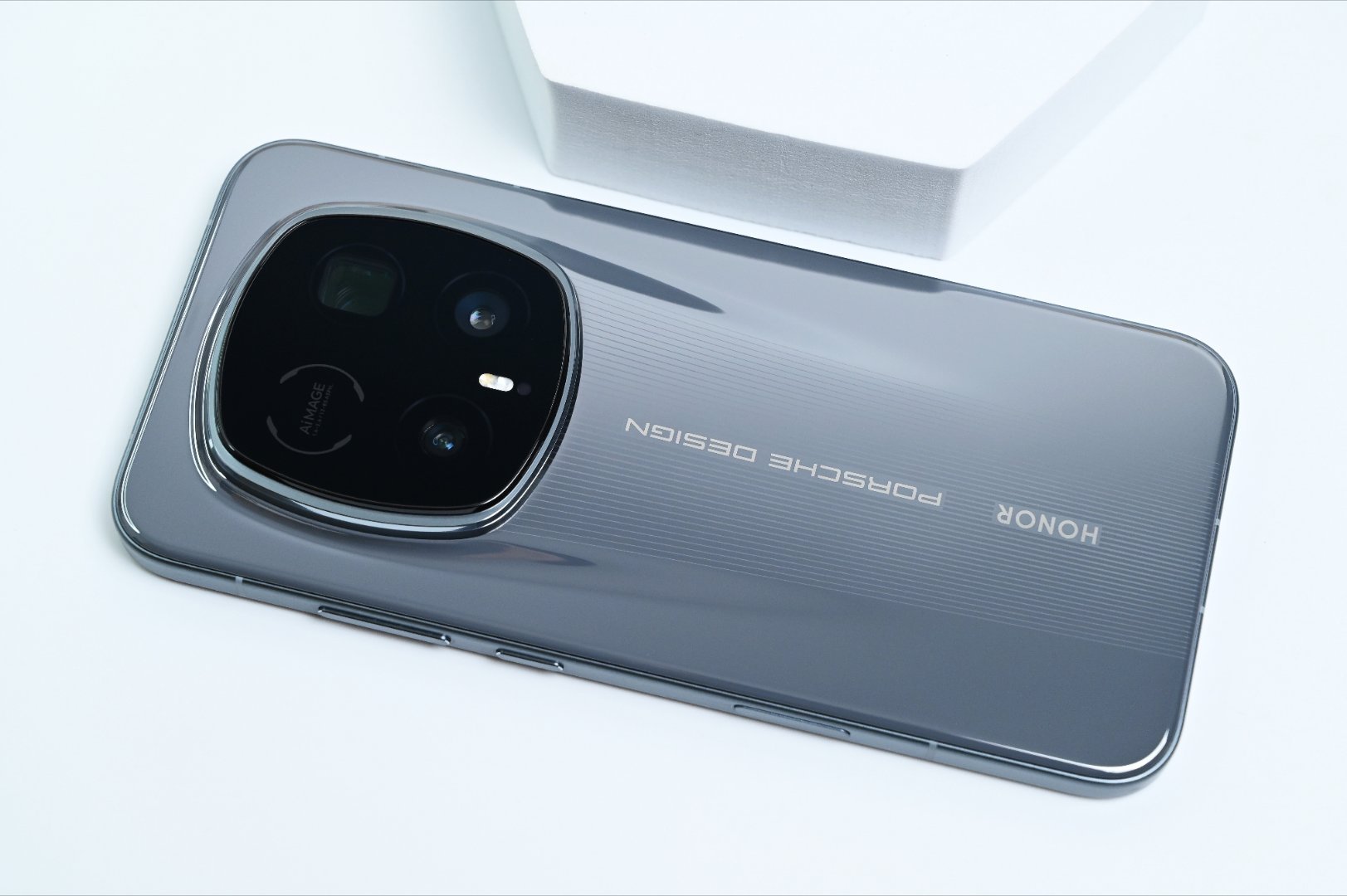 手机拍照实体键是鸡肋吗实话说，拍照实体键确实用的不多。主要是习惯了拍照屏幕按键。