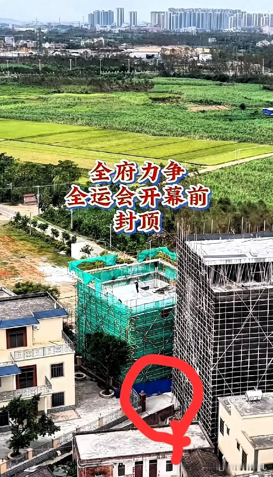 全红婵家邻居修房子，竟然修到全红婵家门口了，严重影响道路通行和隐私，真是没见过如