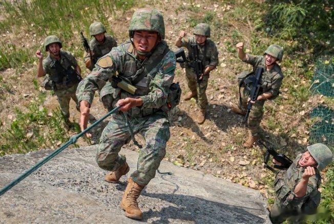 前线熄灯号[超话]军营晚点名人民前线 “要练就练强中手，要当就当刀尖子”！晚安[