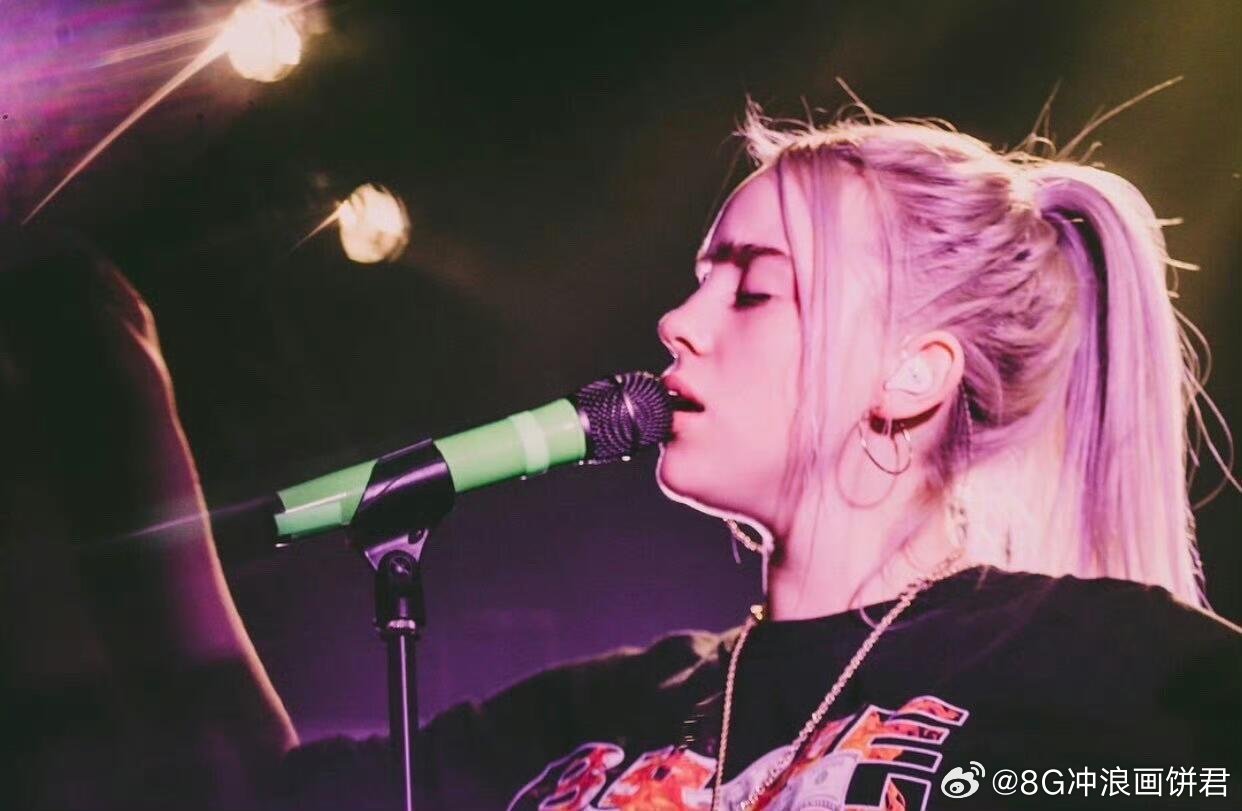 碧梨文案背后必有华人指点 碧梨长大宣言笑鼠我了！姐姐不要信，她赖定你了。我也要姐