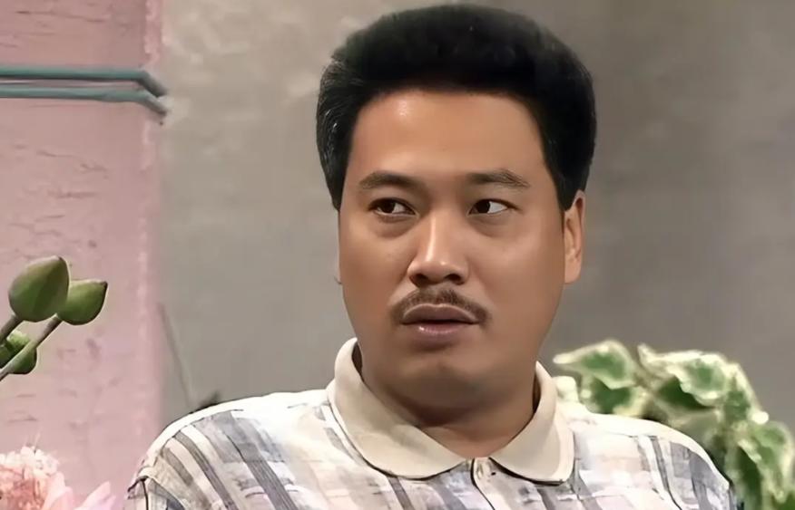 1980年，27岁吴孟达，欠下30w外债，濒临破产，无奈之下，吴孟达找到患难兄弟