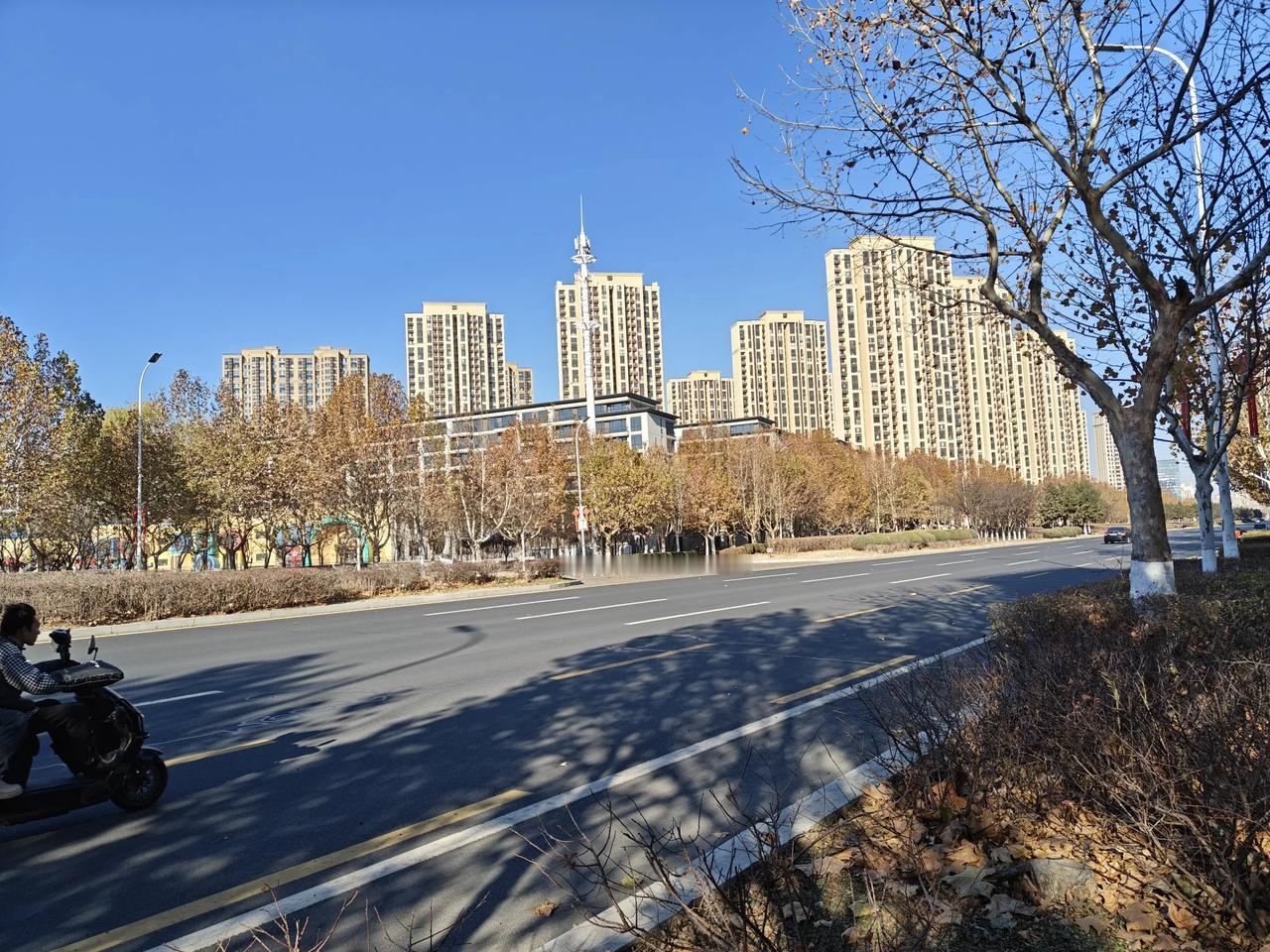 我不是腰间盘犯了吗？鲅鱼圈晚辈说，大爷啊，你这样挺着可不行，孩子又都不在身边。我