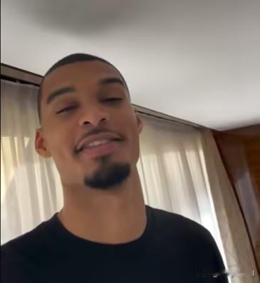 马刺球星文班亚马在个人Instagram账号发布视频，面带笑容官宣第二届“篮弈挑