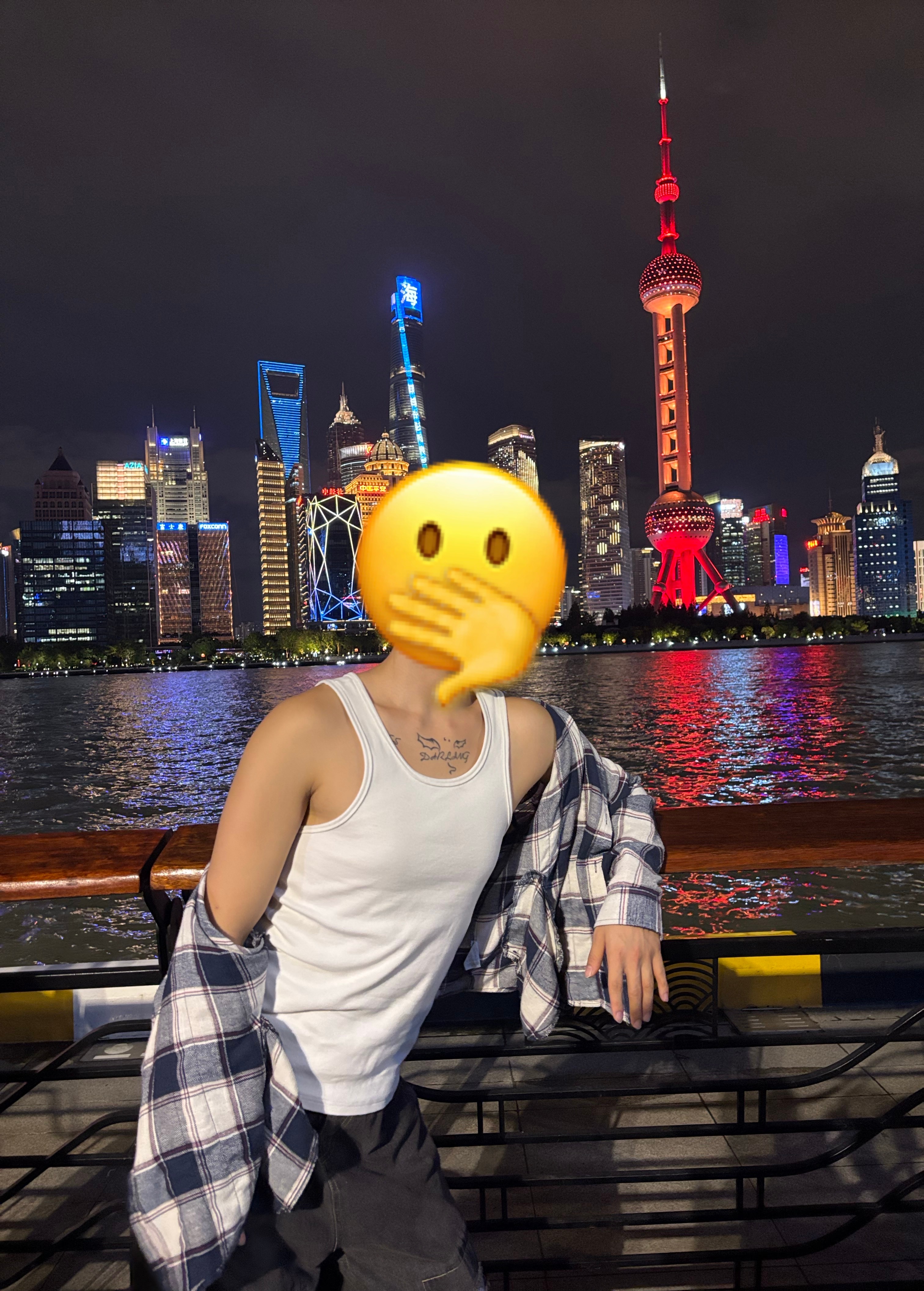我给朋友拍的好看的跟男明星一样，构图光线都很绝（图1）朋友给我拍的好难评….（图