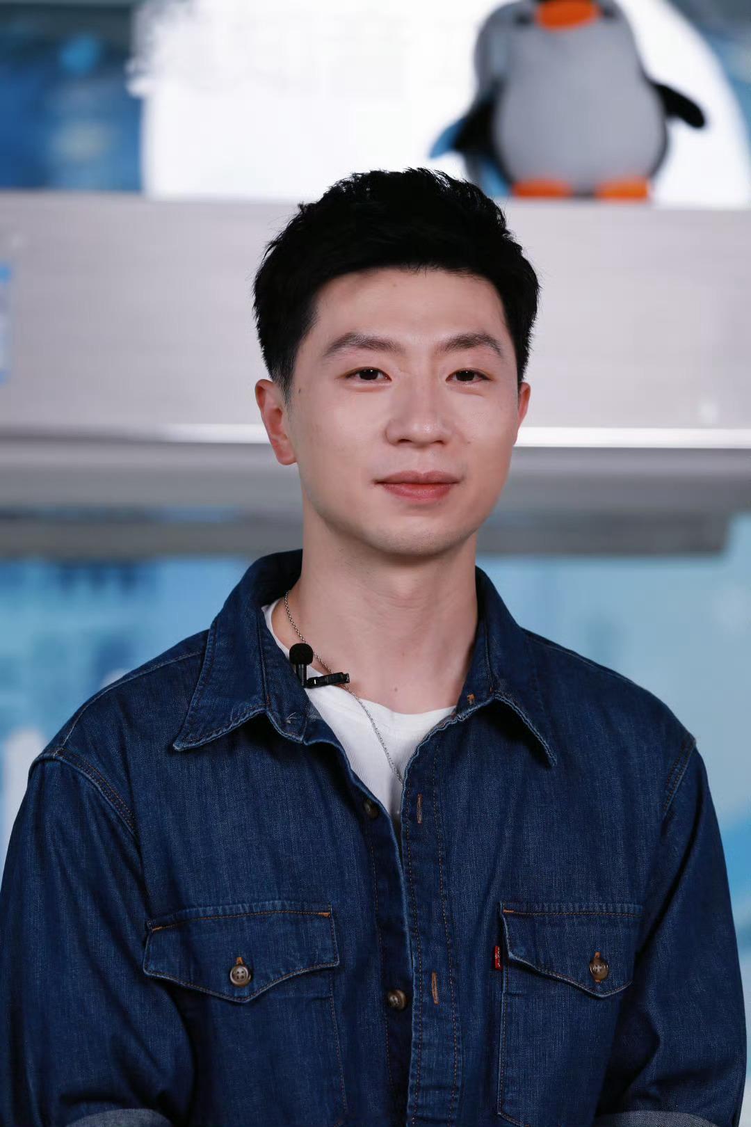 每一步，跨谷凌巅，以天作岸。每一岁，驾壑梯云，如山之极。｜​​​