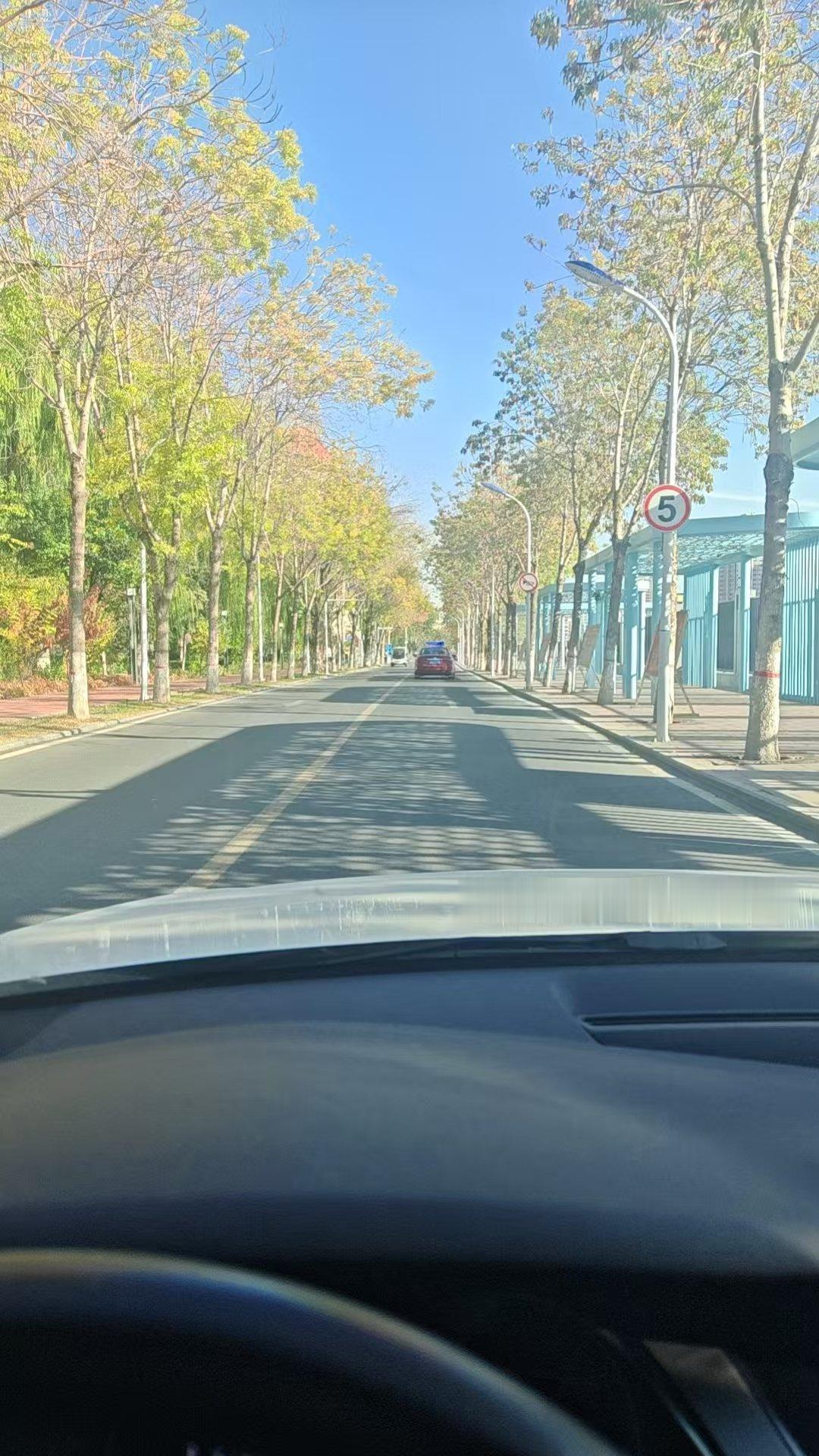 机会是留给有准备的人的，这话不假。几个学生都获得了奖学金，很显然“先下手为强”。