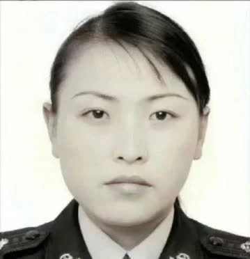 请您停留1秒钟，向缉毒英雄杜萍致敬！ ​​​