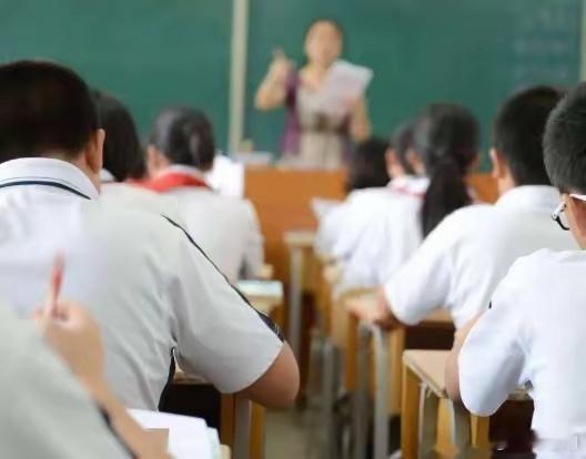 义务教育日常考试结果不排名不公布现在教育最大的笑话就是考试不公布学生的成绩和排名