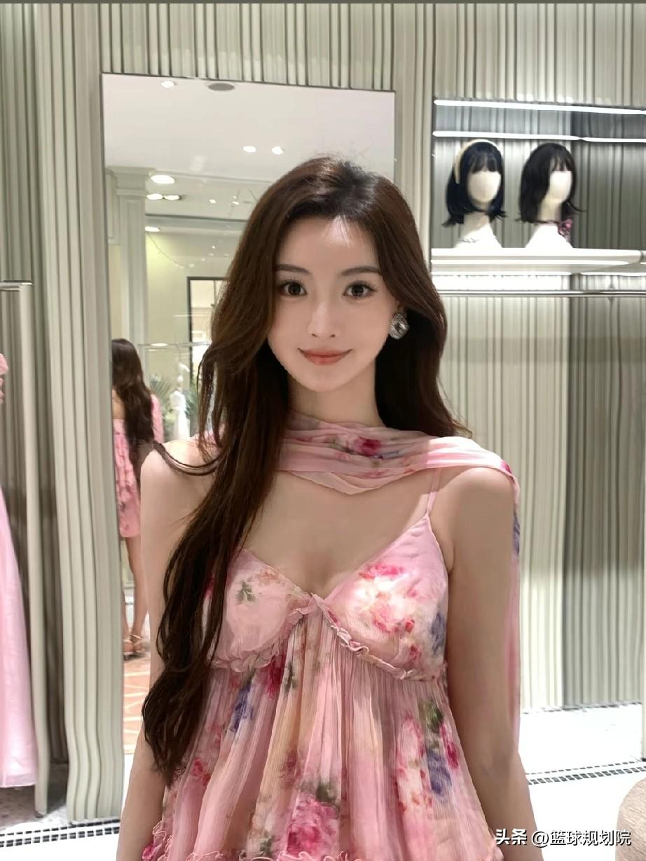 绝对是篮球女主播的顶级存在，金佳悦！

很多认识她的球迷都是都是从CBA认识她的