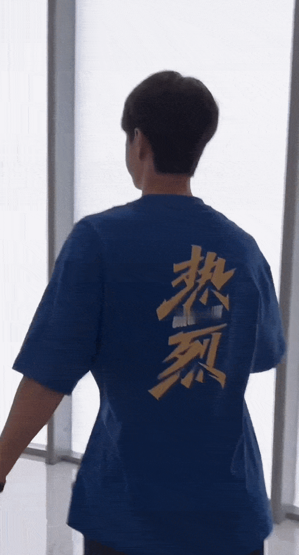 奶膘哥你现在在哪里，我们好想你！给我们再发点明信片吧！ ​​​